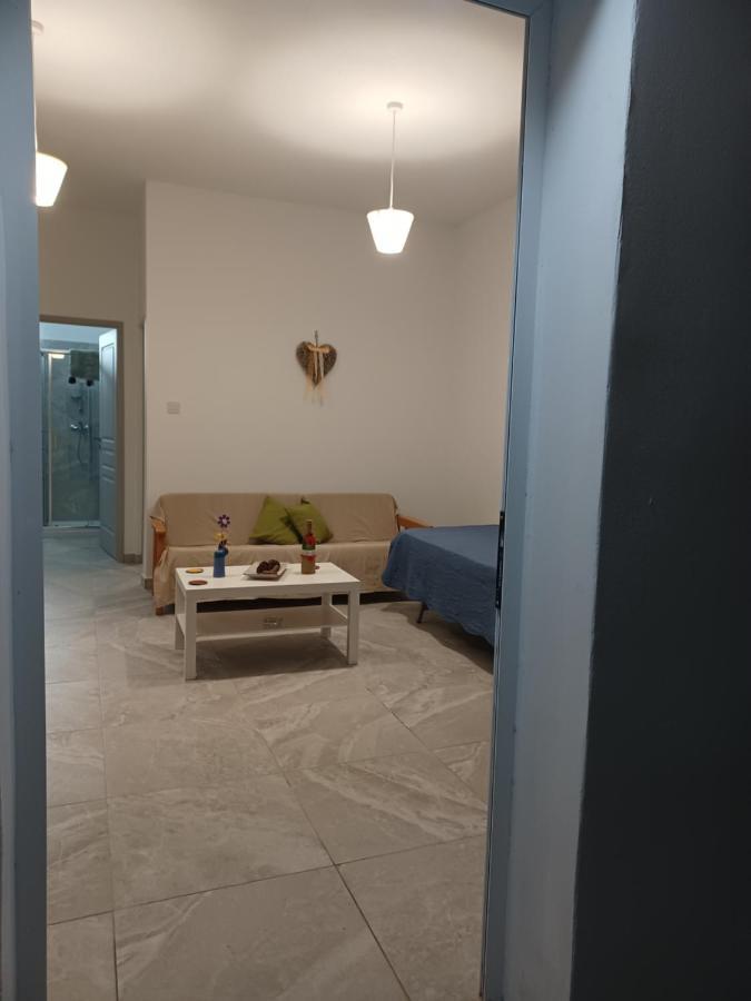 Andri' S Place Paphos ภายนอก รูปภาพ